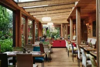 Small Luxury Hotel of the World - DasPosthotel - Desayuno