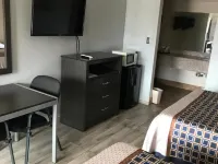 SouthTown S.A. Inn Hotels near Normoyle Park