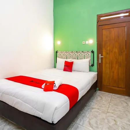 RedDoorz Near Exit Toll Tanah Baru Bogor