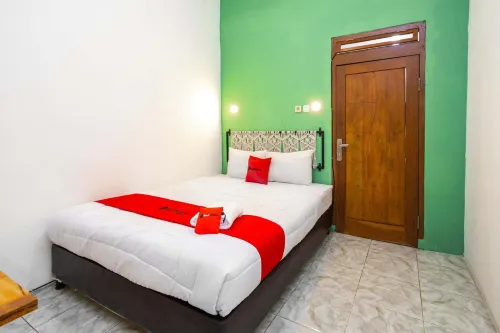 RedDoorz Near Exit Toll Tanah Baru Bogor