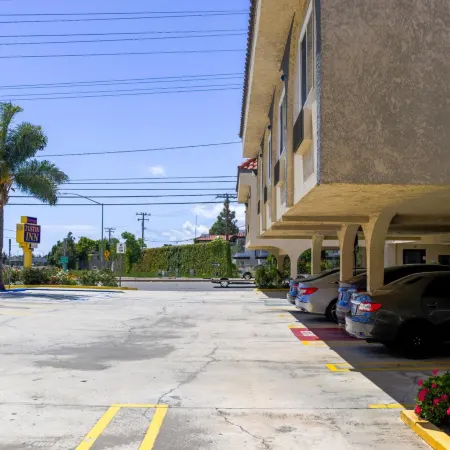 Orange Tustin Inn in Orange