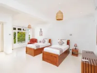 Rose Hill Bungalow Hotels near Embekka Devalaya