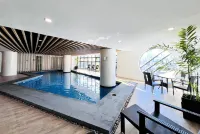 Sarrosa International Hotel and Residential Suites - Kolam Renang