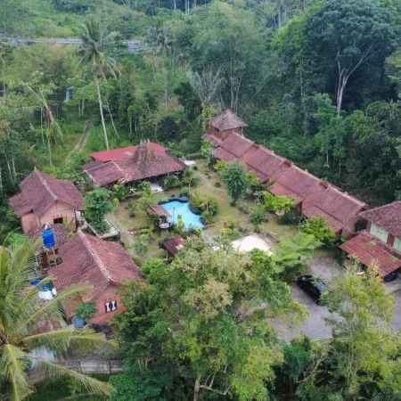 Makcik Heritage Villa & Cafe Hotels in Pakem