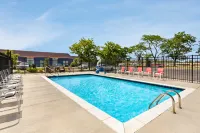 Super 8 by Wyndham Lenexa Overland Park/Mall Area Hotels in Lenexa
