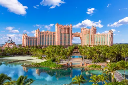 The Royal at Atlantis Отели рядом с достопримечательностью «Dolphin Cay Atlantis»