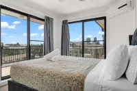 Windsurfer Resort Hotels in Biggera Waters