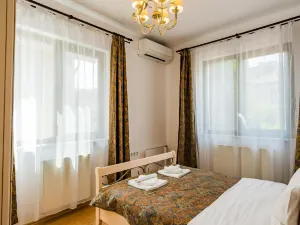 Flora Luxury House