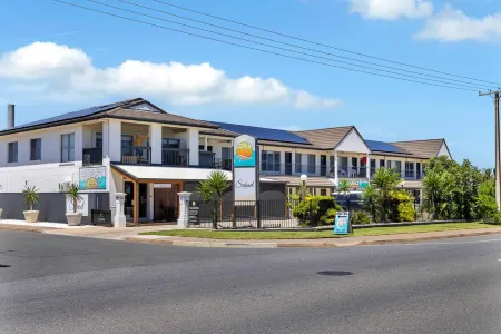 Coast Motel and Apartments