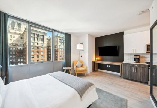 센트럴 미시건 아베뉴 객실