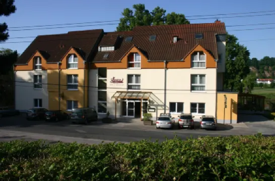 Hotel Knorre Hotels near Vincenz Richter