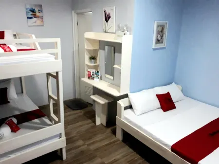 BUNAKIDZ LODGING HOUSE Отели рядом с достопримечательностью «Sea Sphere Dive Center»