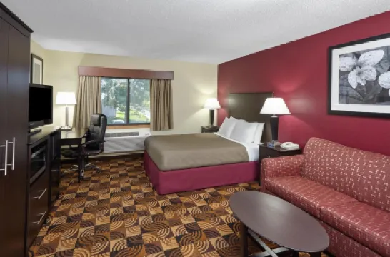 AmericInn by Wyndham Elkhorn Near Lake Geneva Hotel di 