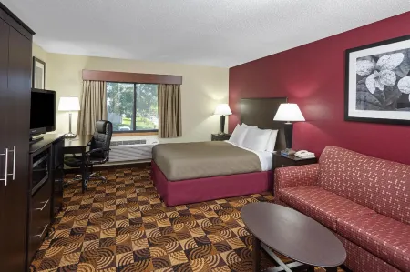 AmericInn by Wyndham Elkhorn Near Lake Geneva Отели в г. Элкхорн