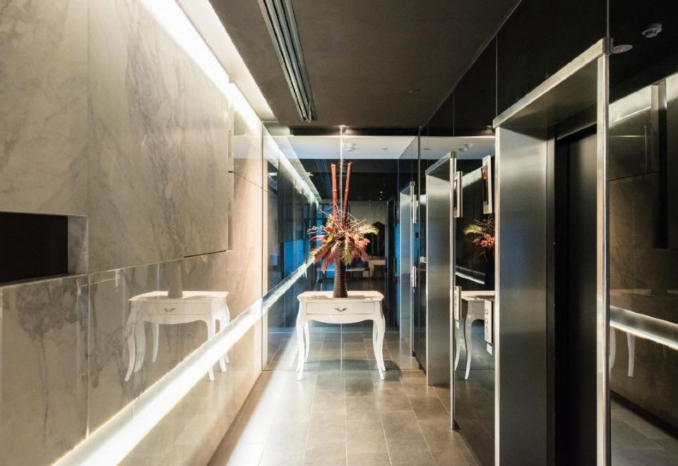 Seasons Heritage Melbourne Hotel Over view