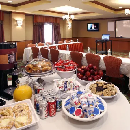 Hampton Inn Springfield South Enfield Отели в г. Энфилд