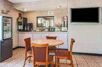 Super 8 by Wyndham Stockbridge Hotels in Lovejoy