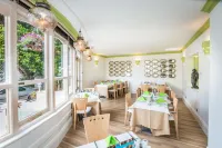 La Collinette Hotel, Cottages & Apartments - sarapan