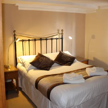 Falcon Hotel