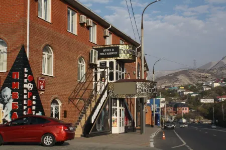 Корсар Отели рядом с достопримечательностью «Памятник В.И.Ленину»