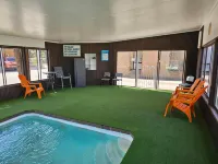 Majestic Motel - Pools