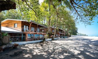 Mt. Plaisir Estate Hotel