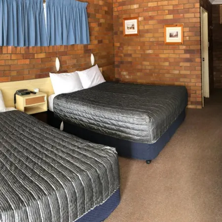Peter Allen Motor Inn