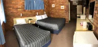 Peter Allen Motor Inn