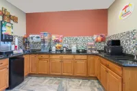 Super 8 by Wyndham Youngstown/Austintown Отели в г. Найлс