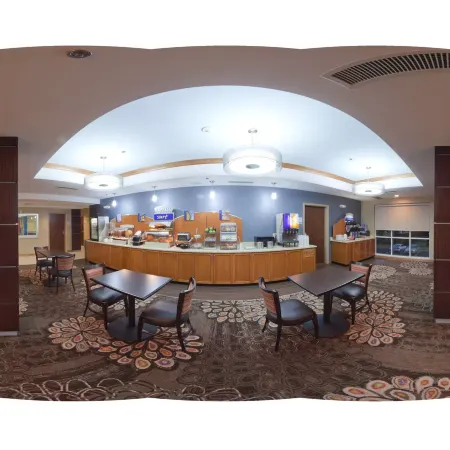 Holiday Inn Express & Suites ALEXANDRIA - FORT BELVOIR by IHG Отели рядом с достопримечательностью «Маяк Джонс-Пойнт»