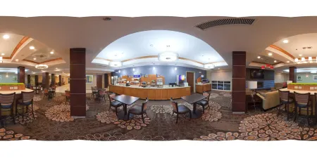 Holiday Inn Express & Suites Alexandria - Fort Belvoir