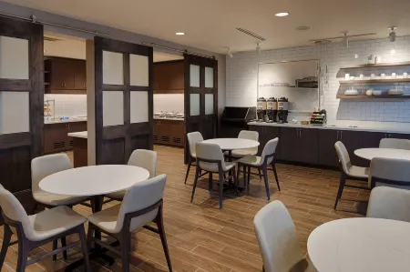 Residence Inn Columbus Airport Отели рядом с Аэропорт Порт-Колумбус