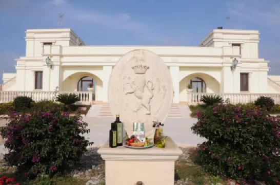 Agri Hotel Conte Salentino فنادق في 