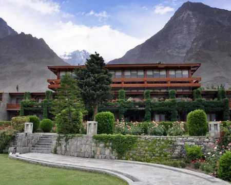 ギルギット セレナ ホテル ギルギットのホテル