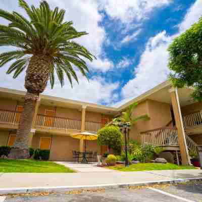 ハワード ジョンソン バイ ウィンダム ブエナ パーク Hotel Exterior