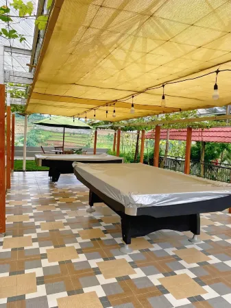 Zultanz Family Room Halimun Отели в г. Caringin