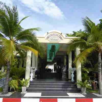 VIP Chain Resort Pool Villa Hotel Exterior