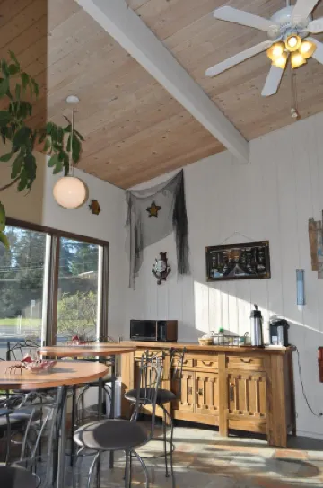 Captain John's Motel