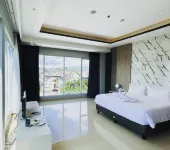Rogers Hotel Manado Отели в г. 