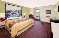 Super 8 by Wyndham Metropolis Hotels in Metropolis