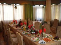 Chetyire Koronyi Hotel
