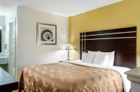 Quality Inn - Pools
