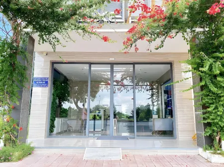 The Luxe Hotel - Chau Doc Отели рядом с достопримечательностью «Ba Chua Xu Temple»