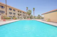 Ramada by Wyndham Barstow - Pools