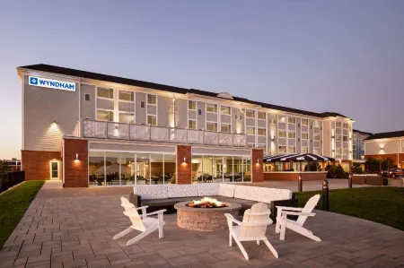 Wyndham Newport Hotel Отели рядом с достопримечательностью «Терд Бич»