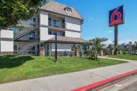 Studio 6 Suites Escondido CA - 2-Star