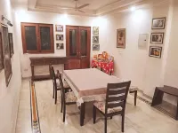 2 Bed Apartment Sleeps 4 with Parking New Delhi - Apartments