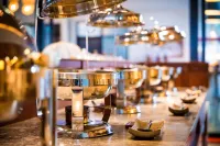 BJ Beachfront Hotel - bar