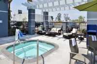 Holiday Inn Express & Suites Loma Linda- San Bernardino S - Pet friendly