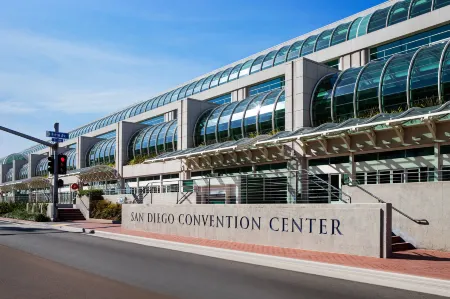 Residence Inn San Diego Downtown/Gaslamp Quarter Отели рядом с достопримечательностью «REV»